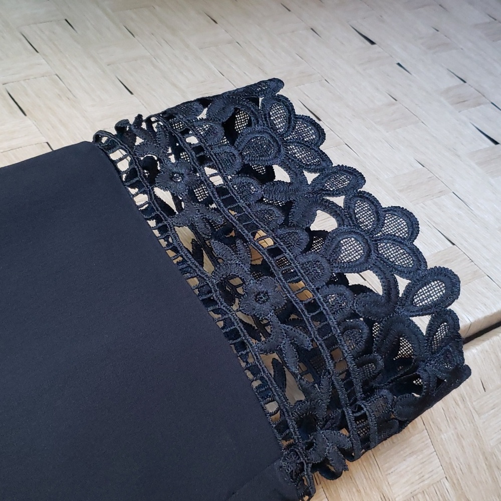 D.F.A. Lace Hem Capri 10